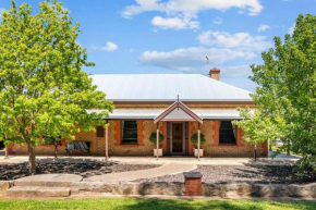 4 Bedroom Barossa Home with Large Garden and Pool
